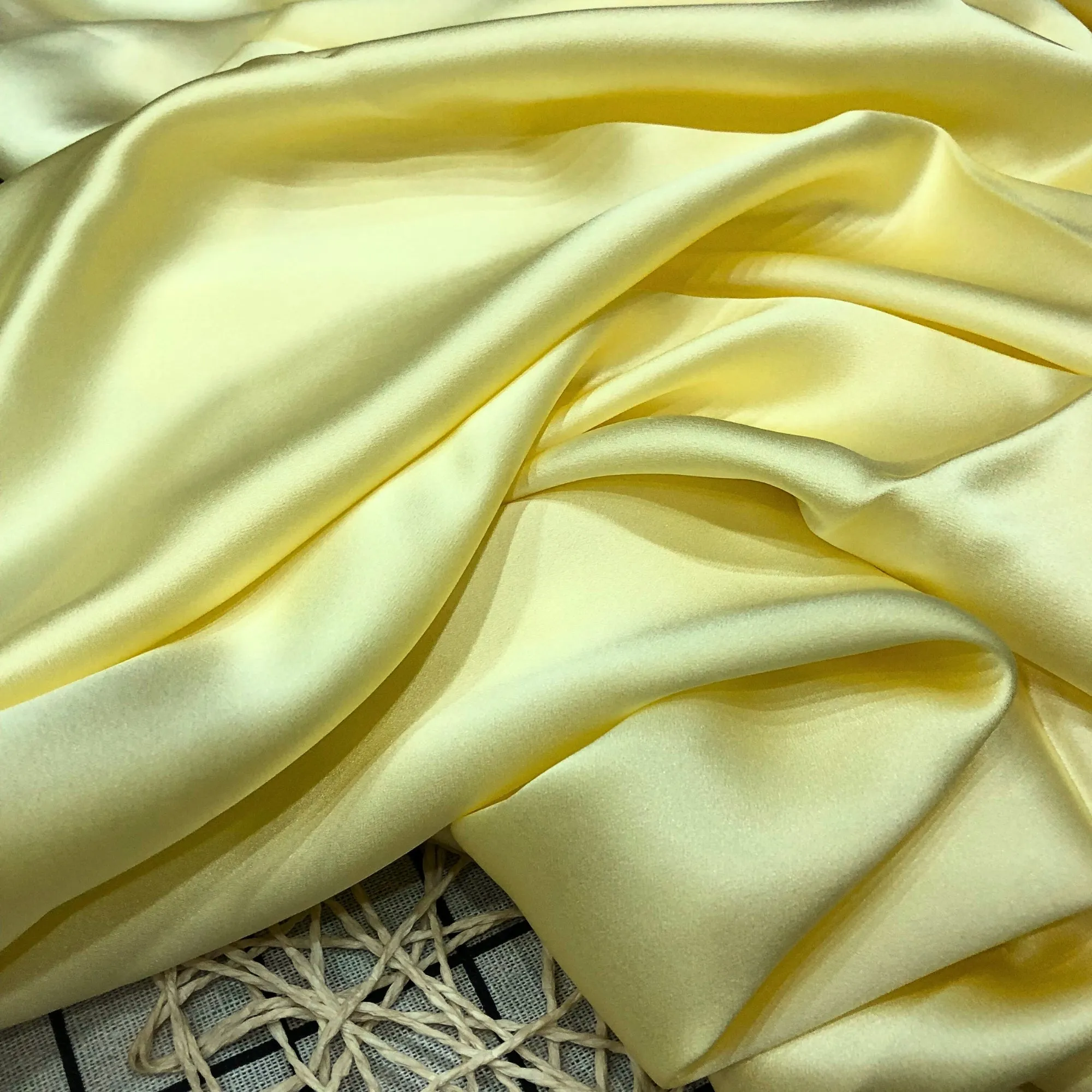 100% PURE MULBERRY SILK fabric by the yard – Satin silk fabric – 19mm - Organic fiber - Wedding dress - Gift for women - Light yellow silk satin