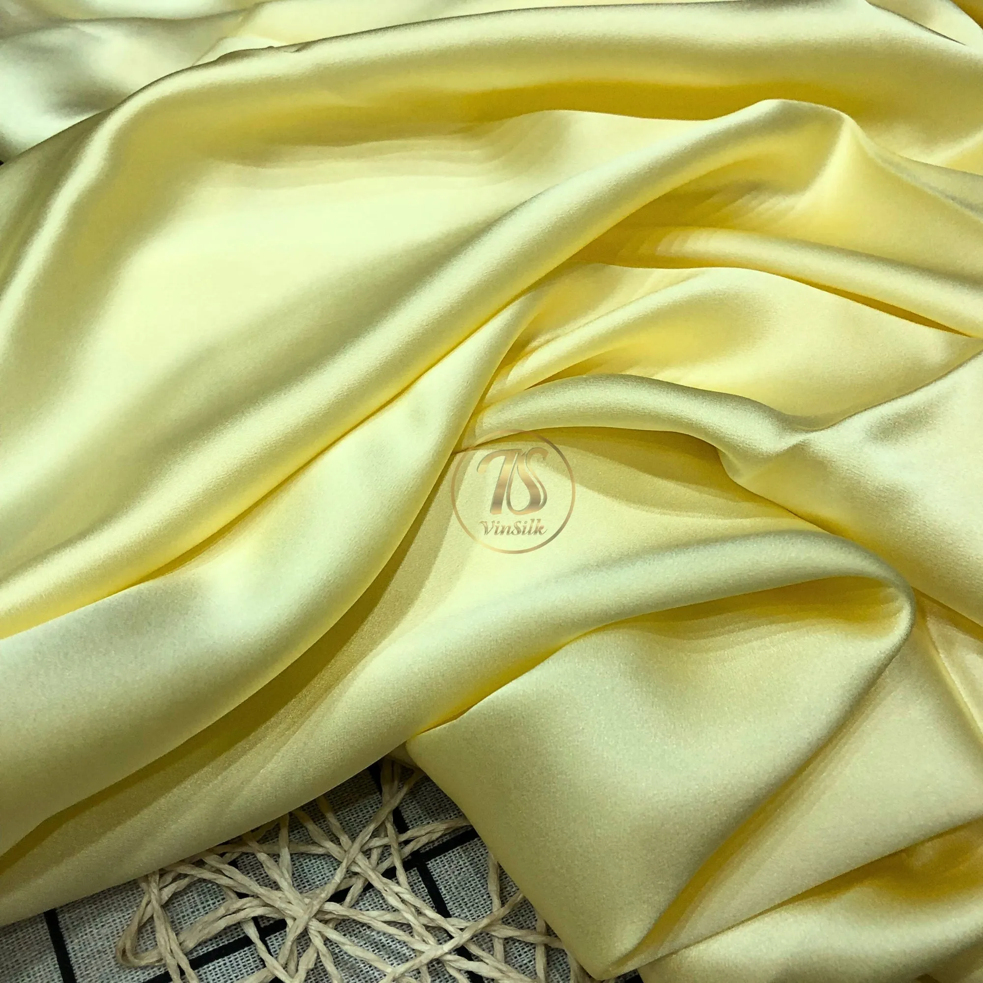 100% PURE MULBERRY SILK fabric by the yard – Satin silk fabric – 19mm - Organic fiber - Wedding dress - Gift for women - Light yellow silk satin