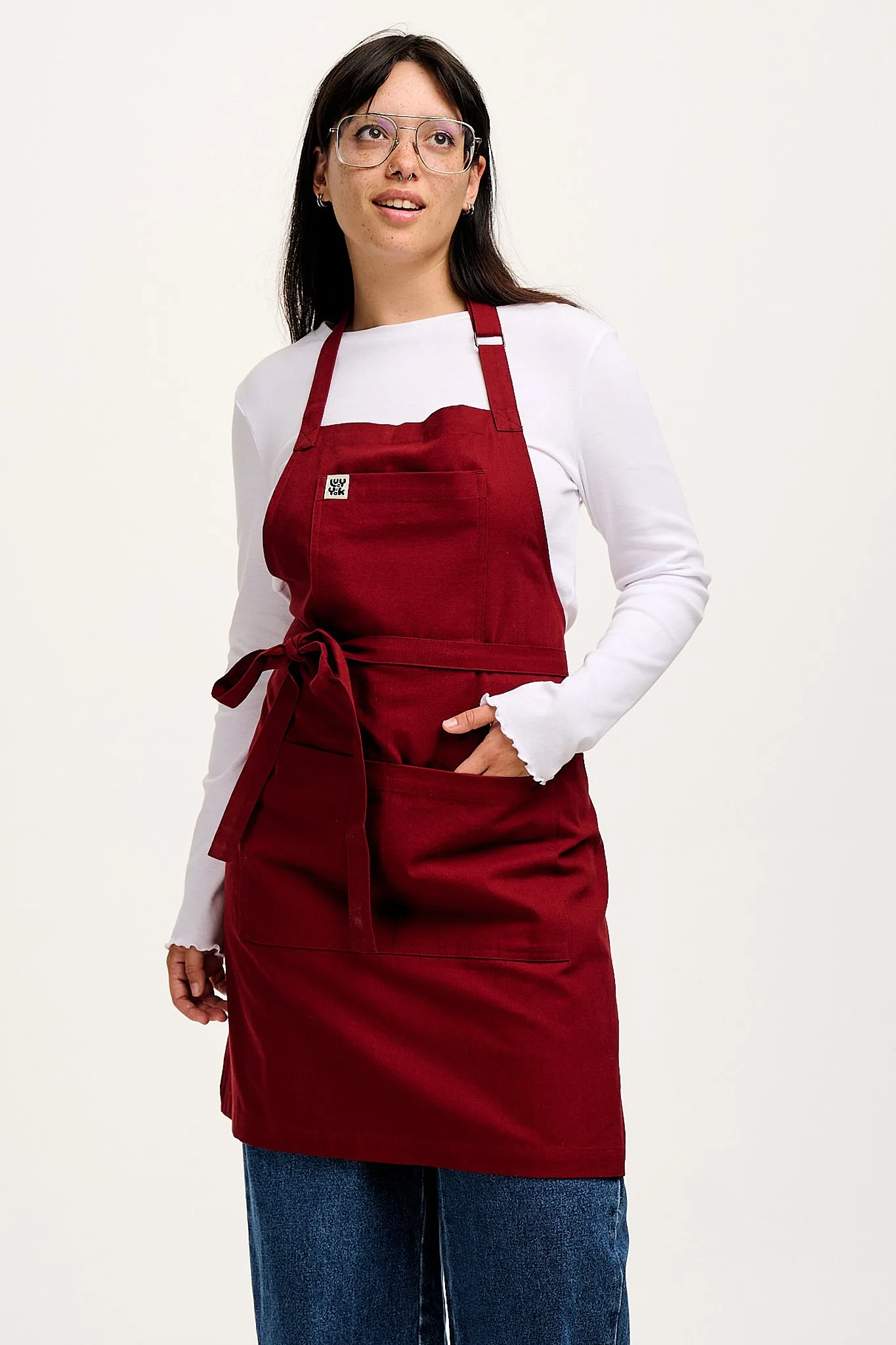 Ada - Midweight Cotton Apron in Maroon