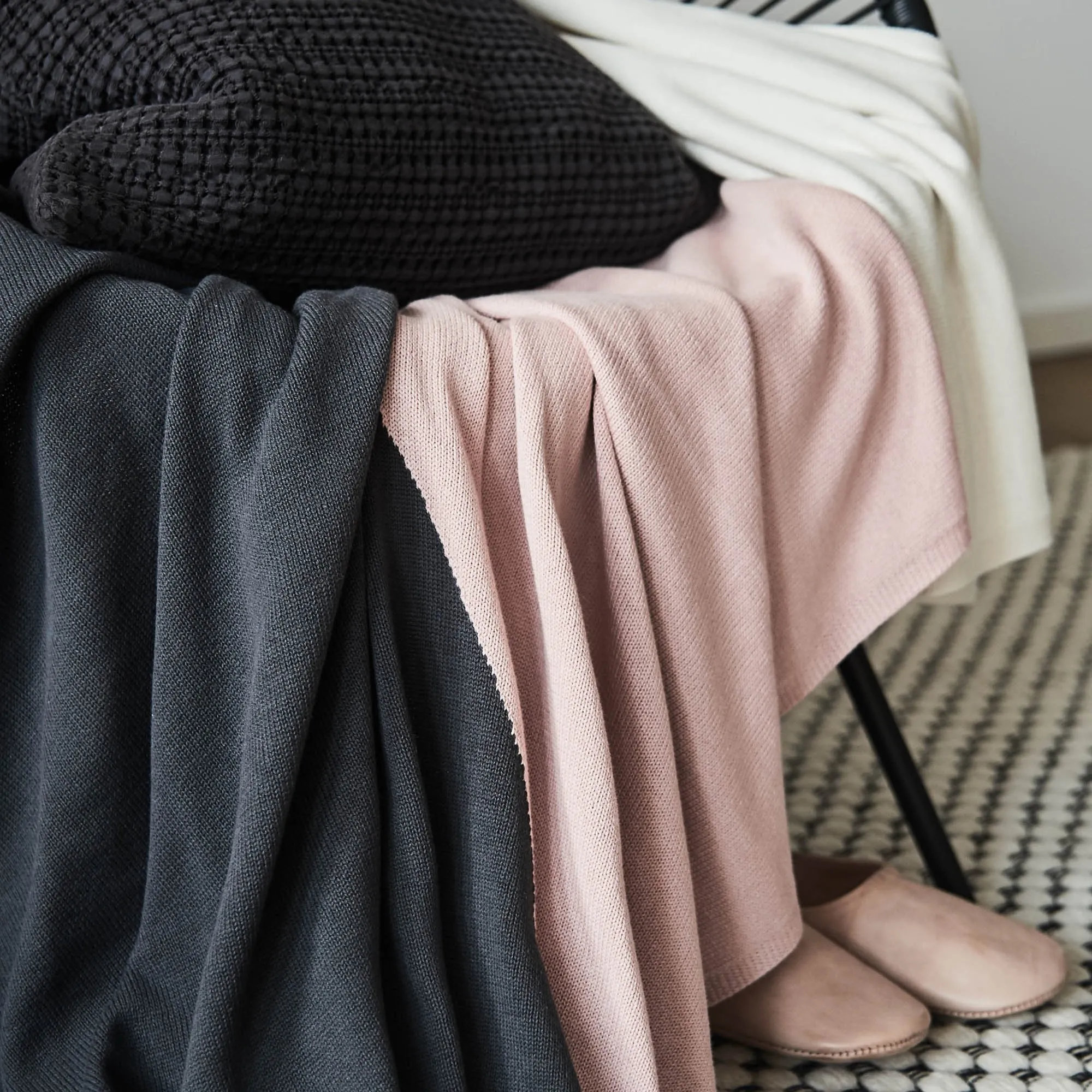 Kabral Cotton Blanket [Light pink/Charcoal/Cognac]